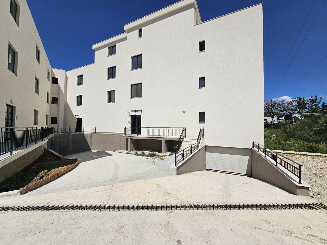 Leilighet med havutsikt til salgs i Radhime Vlore Albania